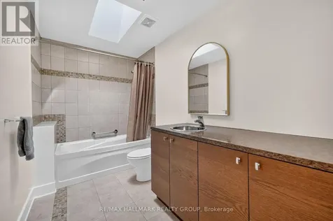 1559 Queensdale Avenue Ottawa ON K1T 1J3