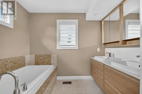 1559 Queensdale Avenue Ottawa ON K1T 1J3