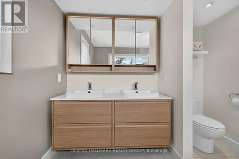 1559 Queensdale Avenue Ottawa ON K1T 1J3