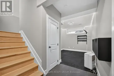 1559 Queensdale Avenue Ottawa ON K1T 1J3
