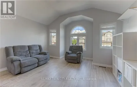 39 Chantilly Street Kitchener ON N2R 1V7
