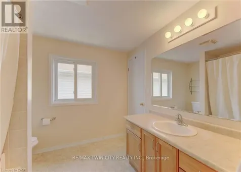 39 Chantilly Street Kitchener ON N2R 1V7