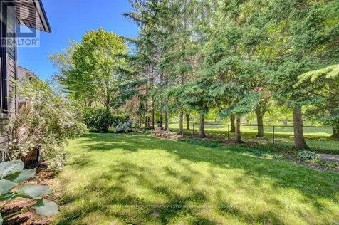 387 Stillmeadow Circle Waterloo ON N2L 5M1