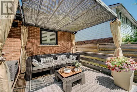 387 Stillmeadow Circle Waterloo ON N2L 5M1
