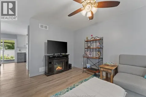 464 Oak Windsor ON N9A 5E6