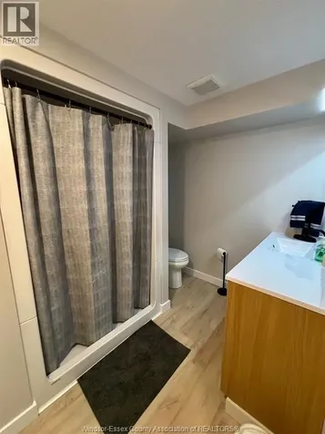 15 Windwood Leamington ON N8H 4M8