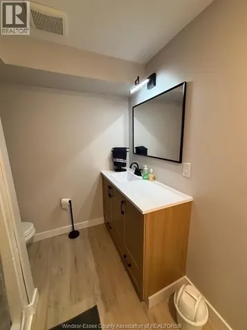 15 Windwood Leamington ON N8H 4M8