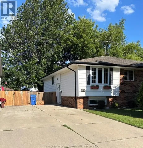15 Windwood Leamington ON N8H 4M8