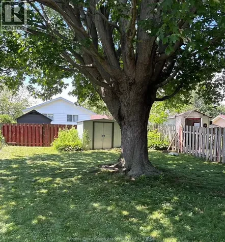15 Windwood Leamington ON N8H 4M8