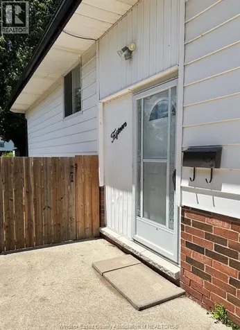 15 Windwood Leamington ON N8H 4M8