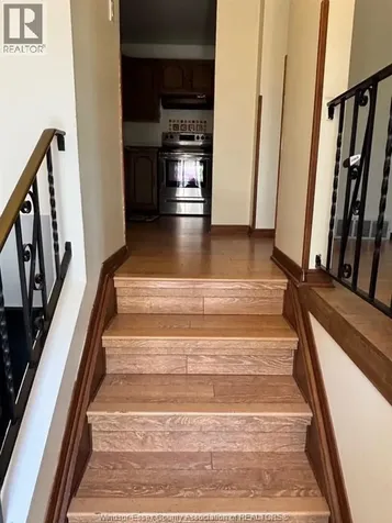 15 Windwood Leamington ON N8H 4M8