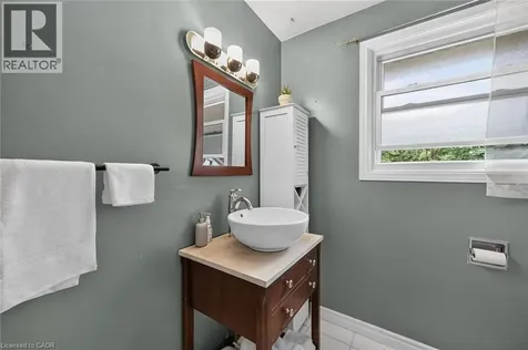 251 Mackenzie Crescent Caledonia ON N3W 1A7