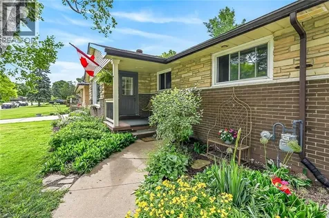 251 Mackenzie Crescent Caledonia ON N3W 1A7