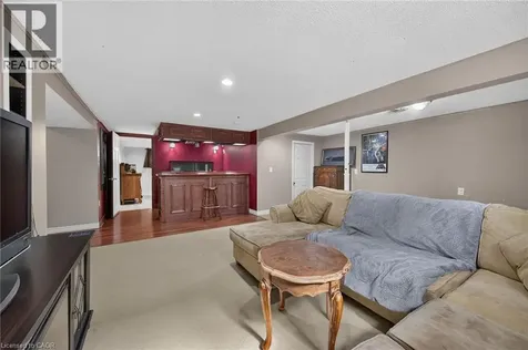 251 Mackenzie Crescent Caledonia ON N3W 1A7