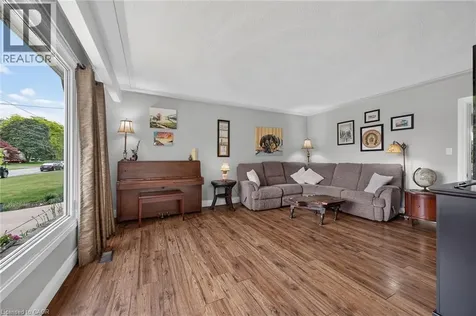 251 Mackenzie Crescent Caledonia ON N3W 1A7