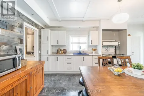 160 Lafontaine Road West Tiny ON L9M 0H1