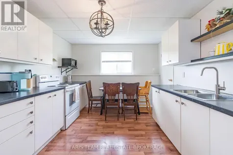 160 Lafontaine Road West Tiny ON L9M 0H1