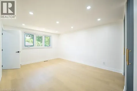 21 Halliwell Drive Kitchener ON N2B 2M5
