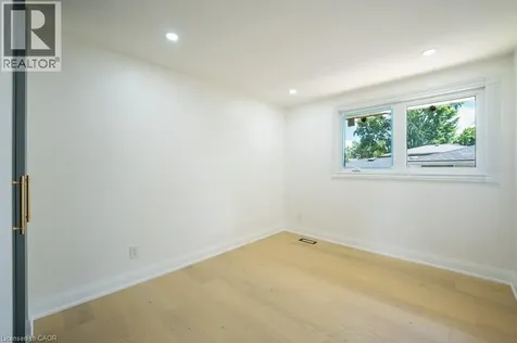 21 Halliwell Drive Kitchener ON N2B 2M5