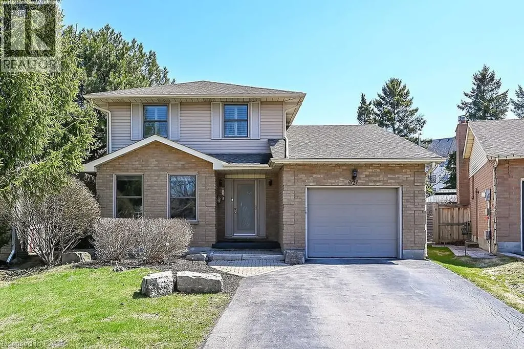 621 Tomahawk Crescent Ancaster ON L9G 3T4