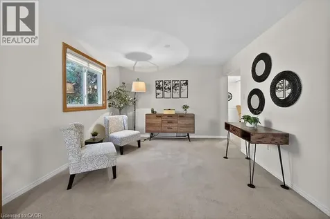 621 Tomahawk Crescent Ancaster ON L9G 3T4