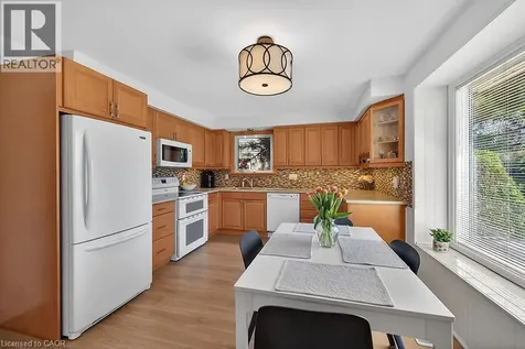 621 Tomahawk Crescent Ancaster ON L9G 3T4