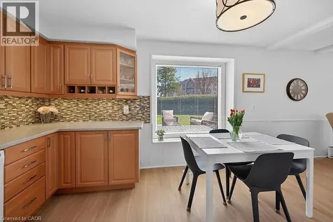 621 Tomahawk Crescent Ancaster ON L9G 3T4