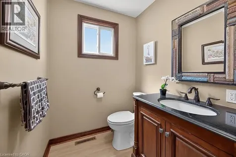 621 Tomahawk Crescent Ancaster ON L9G 3T4