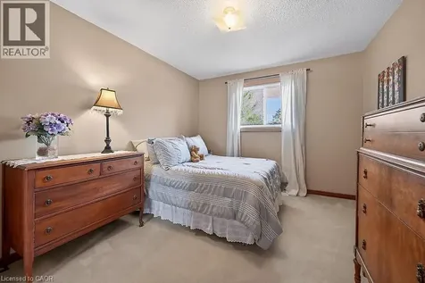 621 Tomahawk Crescent Ancaster ON L9G 3T4