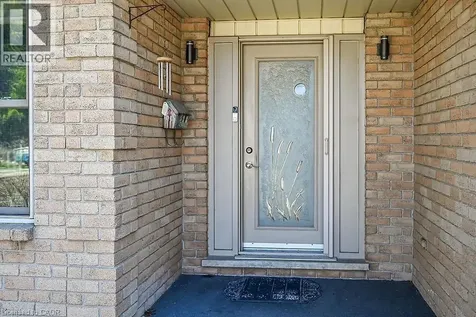 621 Tomahawk Crescent Ancaster ON L9G 3T4