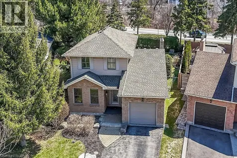 621 Tomahawk Crescent Ancaster ON L9G 3T4