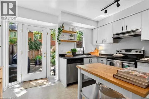 895 Maple Avenue Burlington ON L7S 2H7