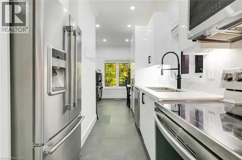 33 Panorama Way Stoney Creek ON L8E 6C6