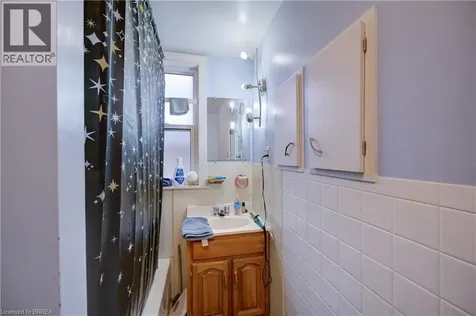 38 Nelson Street Brantford ON N3T 2M8