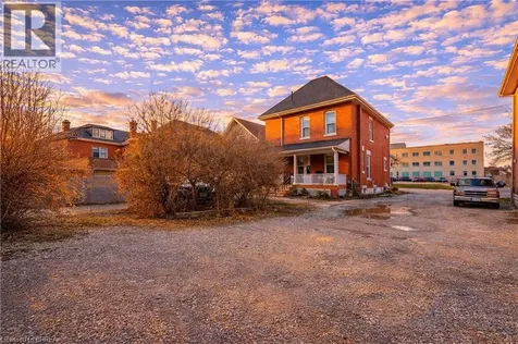 38 Nelson Street Brantford ON N3T 2M8