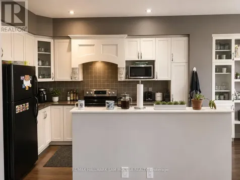 202 Badgeley Avenue Ottawa ON K2T 0A4