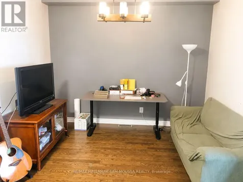 202 Badgeley Avenue Ottawa ON K2T 0A4
