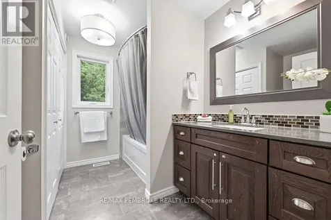 280 Carla Street Petawawa ON K8H 3L8