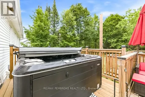 280 Carla Street Petawawa ON K8H 3L8