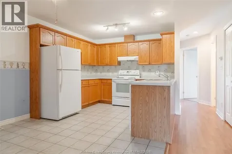 1086 Lexington Circle Windsor ON N8S 4T3