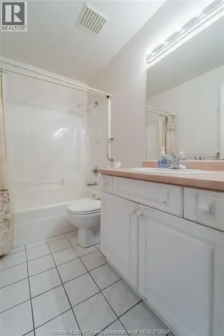 1086 Lexington Circle Windsor ON N8S 4T3