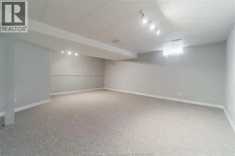 1086 Lexington Circle Windsor ON N8S 4T3