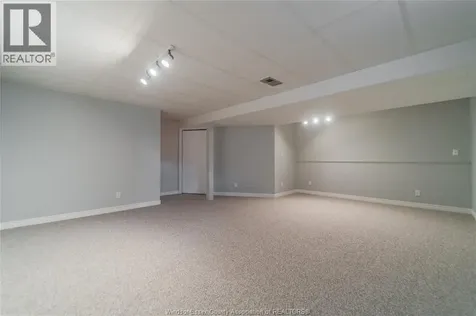 1086 Lexington Circle Windsor ON N8S 4T3