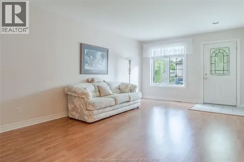 1086 Lexington Circle Windsor ON N8S 4T3