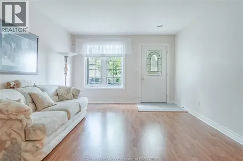1086 Lexington Circle Windsor ON N8S 4T3