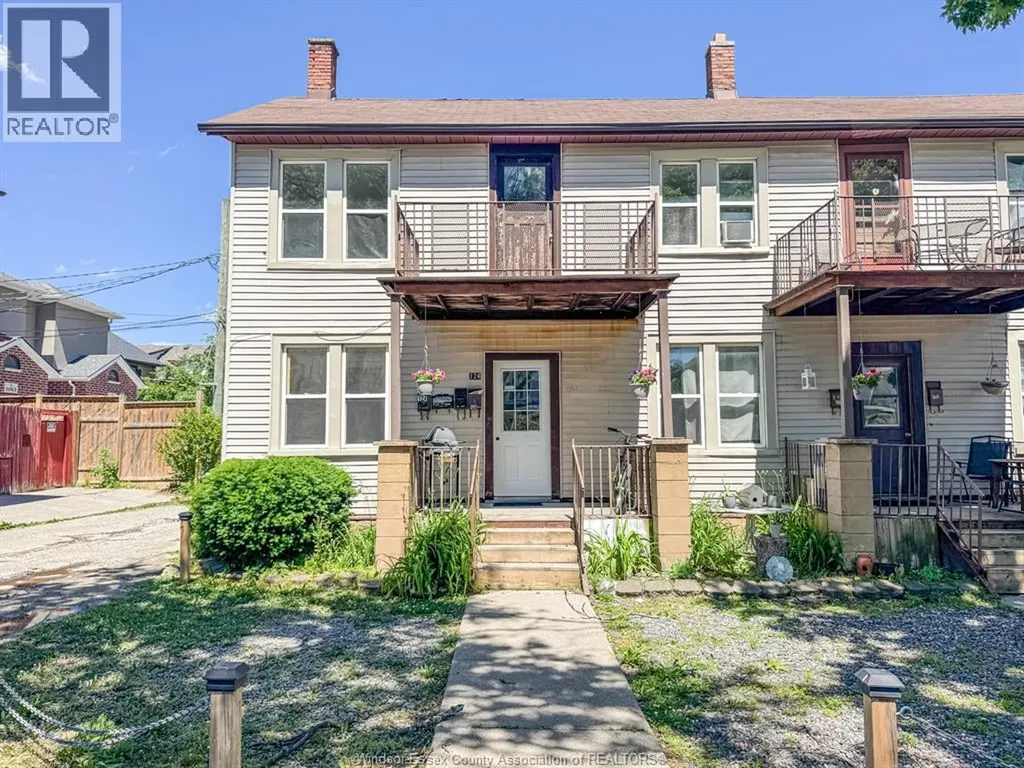 130 Elm Avenue Windsor ON N9A 5G8