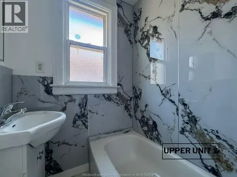 130 Elm Avenue Windsor ON N9A 5G8