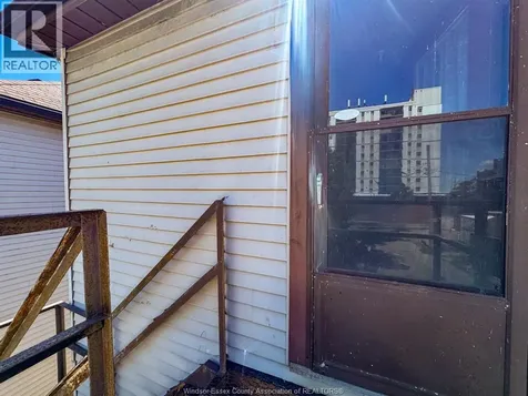 130 Elm Avenue Windsor ON N9A 5G8