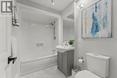 1904 Westcott Windsor ON N8W 4K4