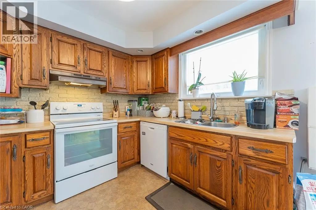206 6th Avenue East Owen Sound ON N4K 2T3